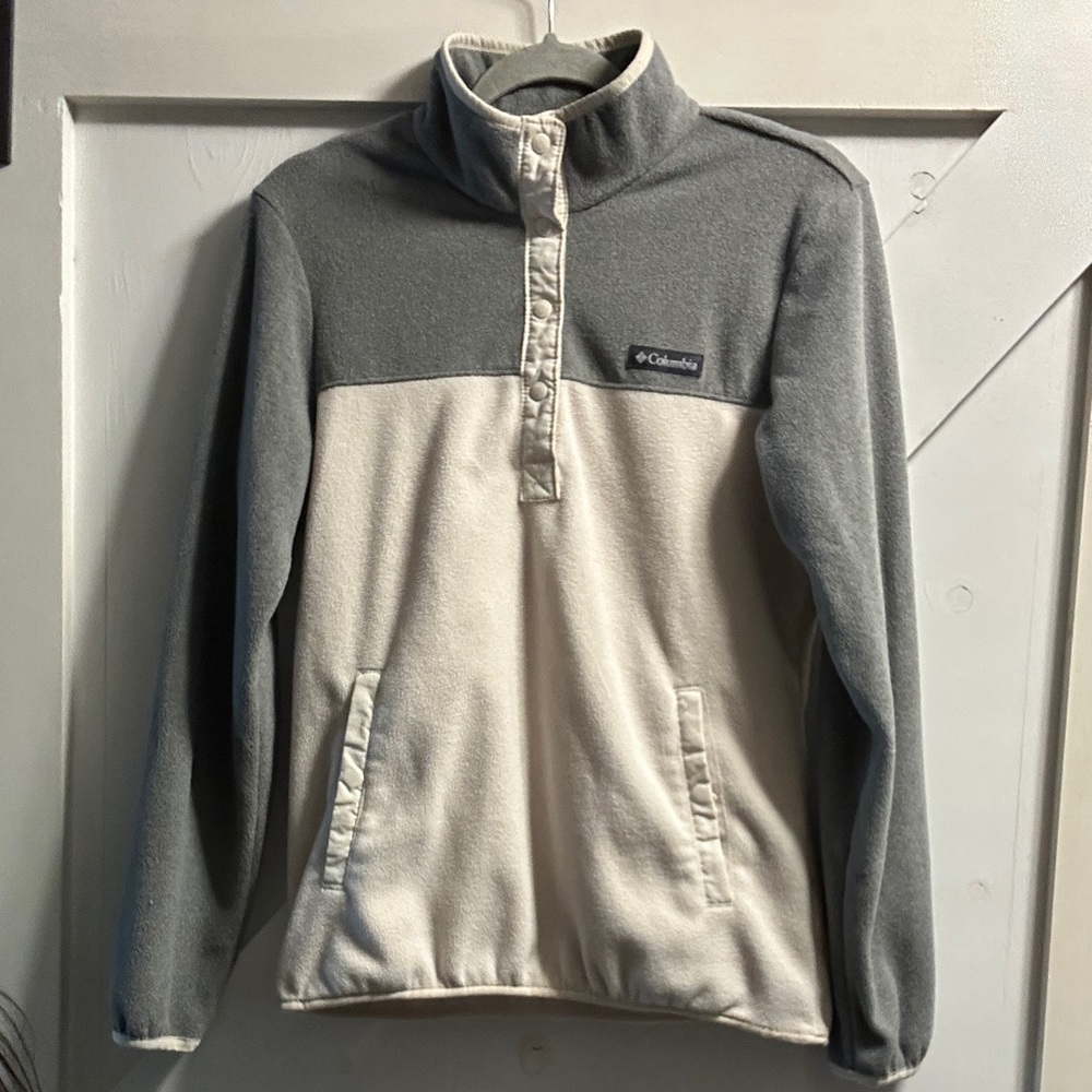 Columbia Two-Tone Fleece Pullover in Gray and Cream